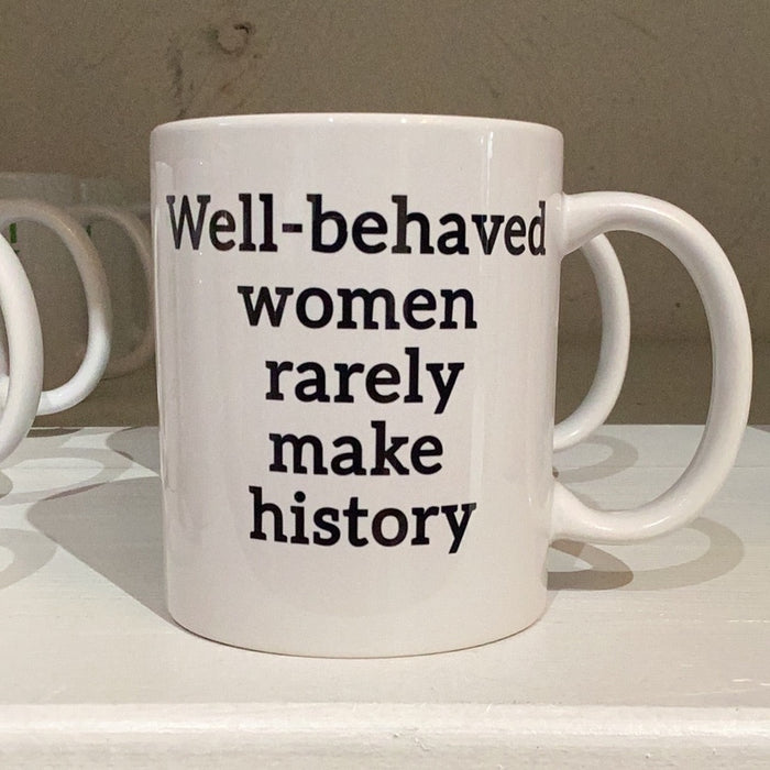 Tasse bien comportement les femmes font rarement l'histoire